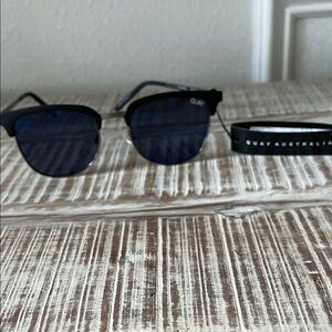 NWT Quay Evasive sunglasses in black with polarized lenses